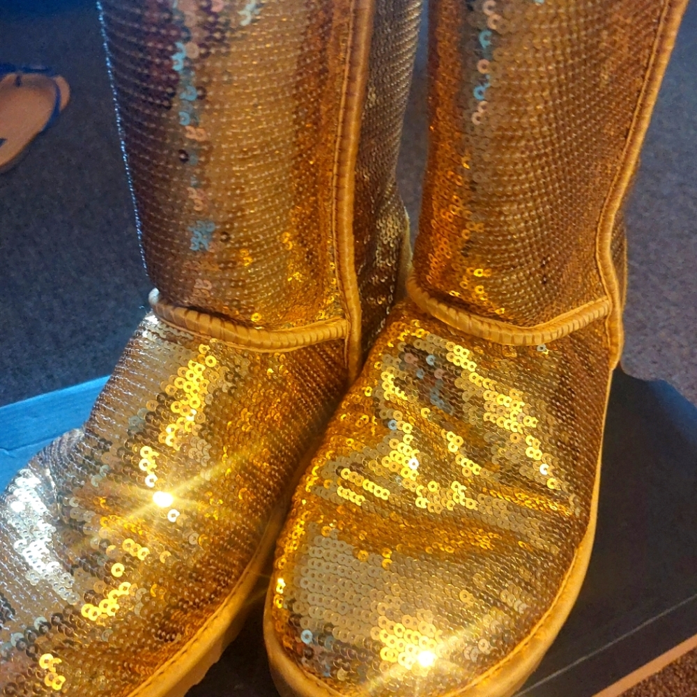 Like New Beautiful Warm Uggs💛